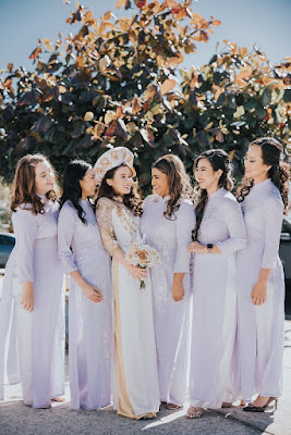 bride with bridesmaids in blue dresses