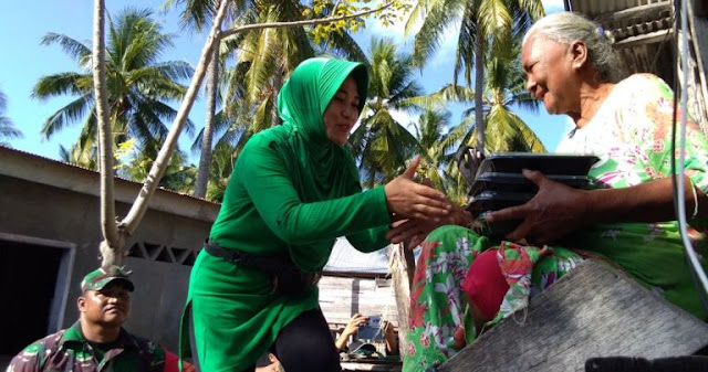 Pengurus Persit KCK TNI Kodim 1415, Selayar Berbagi Dengan Kaum Dhuafa