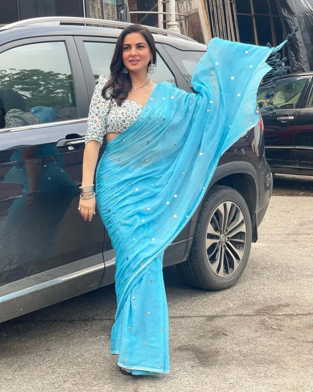 Shraddha Arya blue saree hot tv actress