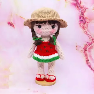 Preciosa Muñeca con Vestido de Sandia a Crochet