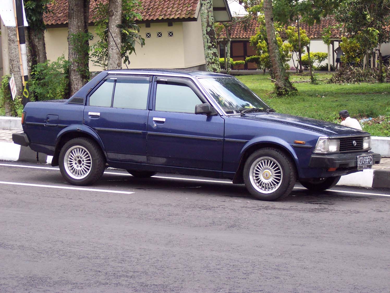 Pastika Retro Car: Toyota Corolla DX 82 Biru