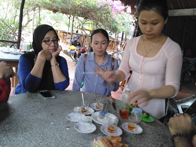 minum teh madu di sg mekong