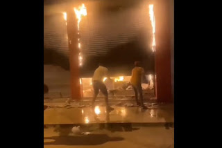 Incêndio atinge loja na Paraíba e moradores combatem chamas com baldes até chegada dos bombeiros