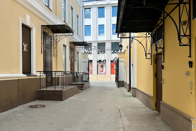 Столешников переулок, дворы
