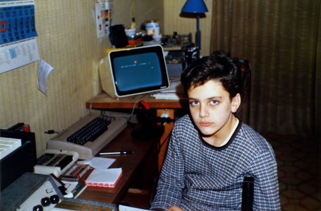 Fotografías de gente con su Commodore 64 en los 80