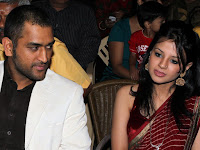 MS Dhoni with Wife Latest Photos