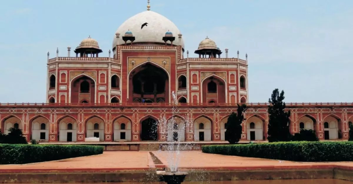 15 Popular Tourist Places to Visit in New Delhi