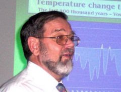 Prof. Robert M. Carter, geólogo da Universidade James Cook, Queensland, Austrália: