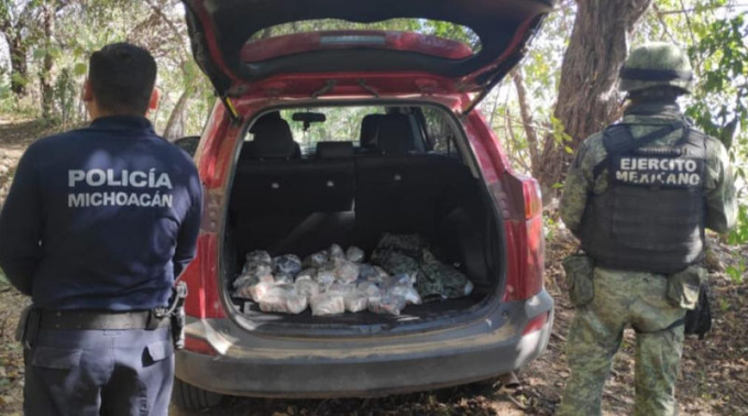 GN arresta a cuatro sujetos por posesión de armas y marihuana en Michoacán