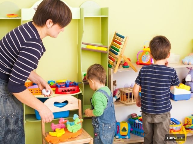 Manfaat Mengajari Anak Membereskan Mainannya Sendiri