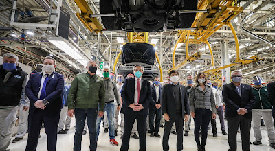 El Presidente visitó la planta de Volkswagen en Tigre, que retomó su producción esta semana.