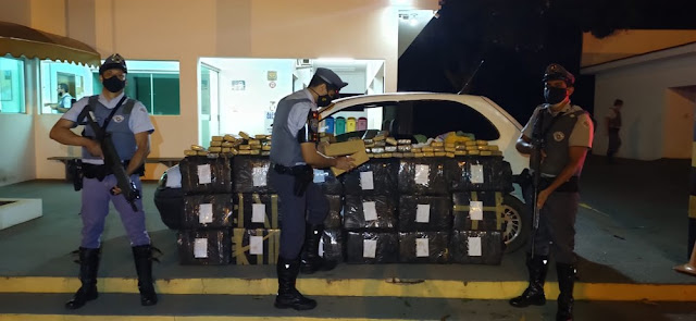 Após abordagem na SP-270, Polícia Rodoviária apreende mais de 400 kg de maconha