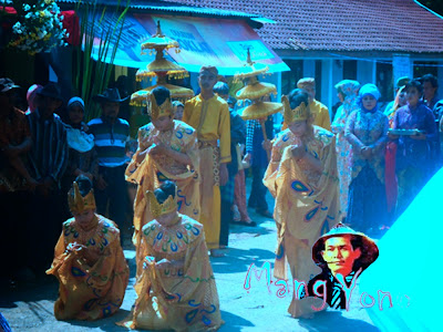 Vidio Penari MERAK dan Penari PONGGAWA, Seni Galura Lengser Mapag Pengantin Sunda di Pagaden Barat.