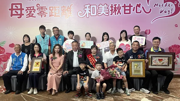 ▲和美鎮公所今日於大中華國際美食館舉辦「114年模範母親表揚活動」，共計32位母親接受表揚。（記者林明佑翻攝）