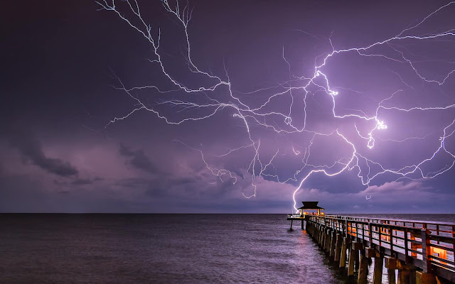 car gets struck by lightning