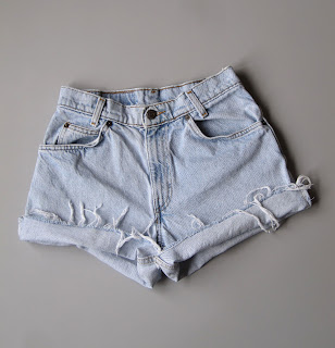 http://www.ebay.com/itm/Vtg-Levis-Mid-High-Waisted-Cut-Off-Denim-Shorts-Boyfriend-Blue-Jeans-Faded-27-/291674512770?hash=item43e927dd82:g:A~wAAOSw5dNWrrbp