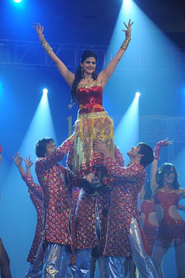Download Foto Artis on At Iifa Awards 2010 Photos King And Queen   Foto Artis   Candydoll