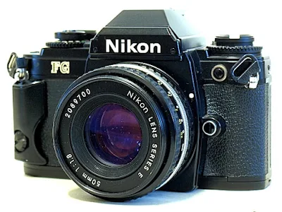 Nikon FG, view front