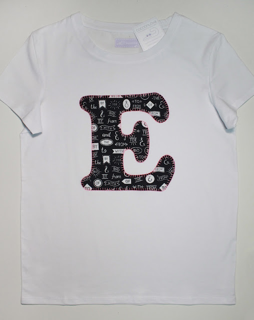 camiseta personalizada con inicial