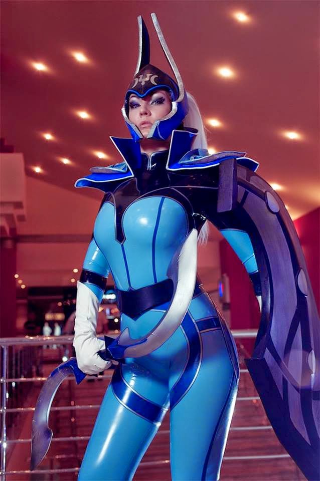 10 Sexiest Cosplay Dota 2