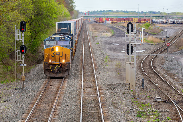 CSXT 3185 leads I004 east at Auto 282/CP 282