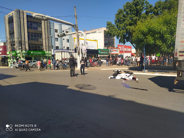 Acidente grave no centro de Barreiras na manhã desta terça feira. Vítima de atropelamento morreu na hora. 