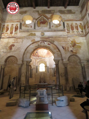 Poitiers - Baptisterio de Saint Jean