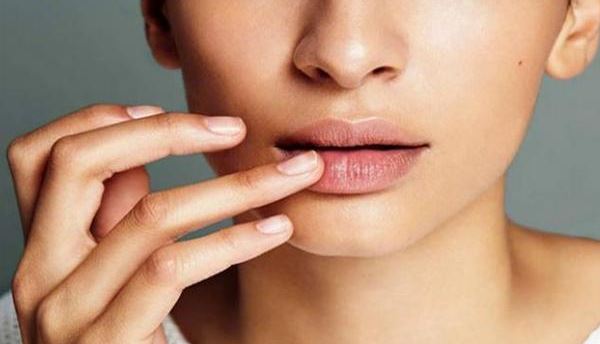 Cara Menghilangkan Kerutan pada Bibir 
