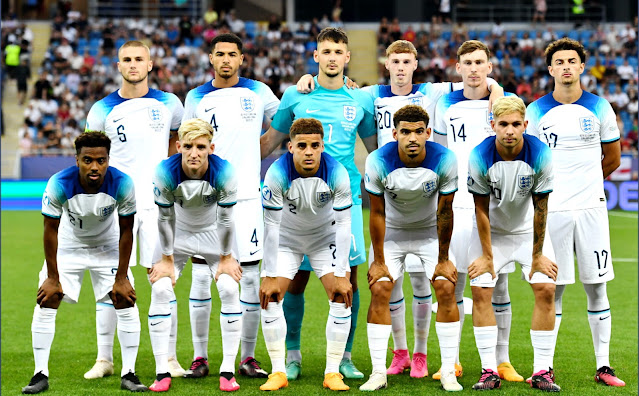 📸SELECCIÓN DE INGLATERRA SUB 21 📆8 julio 2023 ⬆️Taylor Harwood-Bellis, Levi Colwill, James Trafford, Cole Palmer, James Garner, Curtis Jones. ⬇️Angel Gomes, Anthony Gordon, Max Aarons, Morgan Gibbs-White, Emile Smith Rowe. SELECCIÓN DE INGLATERRA SUB 21 1 🆚 SELECCIÓN DE ESPAÑA SUB 21 0 Sábado 08/07/2023, 18:00 horas. Campeonato de Europa de Selecciones Sub 21, Final. Batumi, Georgia, Batumi Arena: 18.498 espectadores. GOLES: ⚽1-0: 45+4’, Curtis Jones.