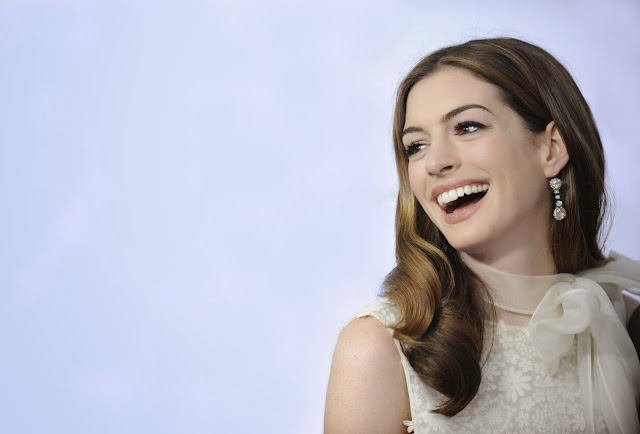 Anne Hathaway HD Wallpaper