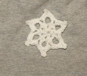 Swirls and Sprinkles: Easy and free crochet snowflake pattern