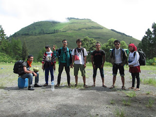 Melihat Keindahan Danau Toba di Puncak Gunung Sipiso-Piso