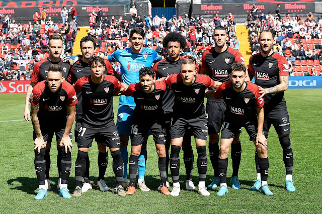 SEVILLA F. C. Temporada 2021-22. Ivan Rakitic, Thomas Delaney, Bono, Koundé, Rafa Mir, Gudelj. Lucas Ocampos, Óliver Torres, Jesús Navas, Augustinsson, Munir. RAYO VALLECANO DE MADRID 1 SEVILLA F. C. 1 Domingo 13/03/2022, 14:00 horas. Campeonato de Liga de 1ª División, jornada 28. Madrid, estadio de Vallecas; 9.073 espectadores. GOLES: 1-0: 46’, Bebé. 1-1: 63’, Delaney.