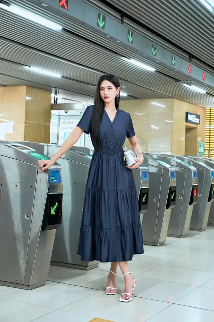 Denim outfit trends for summer office fashion: Youthful, elegant, no worries about heat.