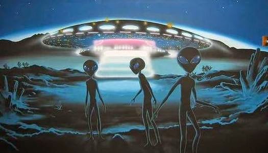 Extraterrestres y platillo volador