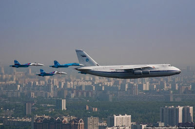 Antonov An-124 cazas Sukhoi fighter aircraft