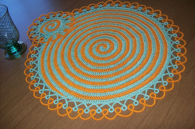 Crochet placemat with tatting edging - Sottopiatto all'uncinetto con bordo a chiacchierino