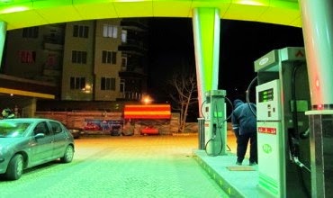 إيران ترفع أسعار البنزين رسميا