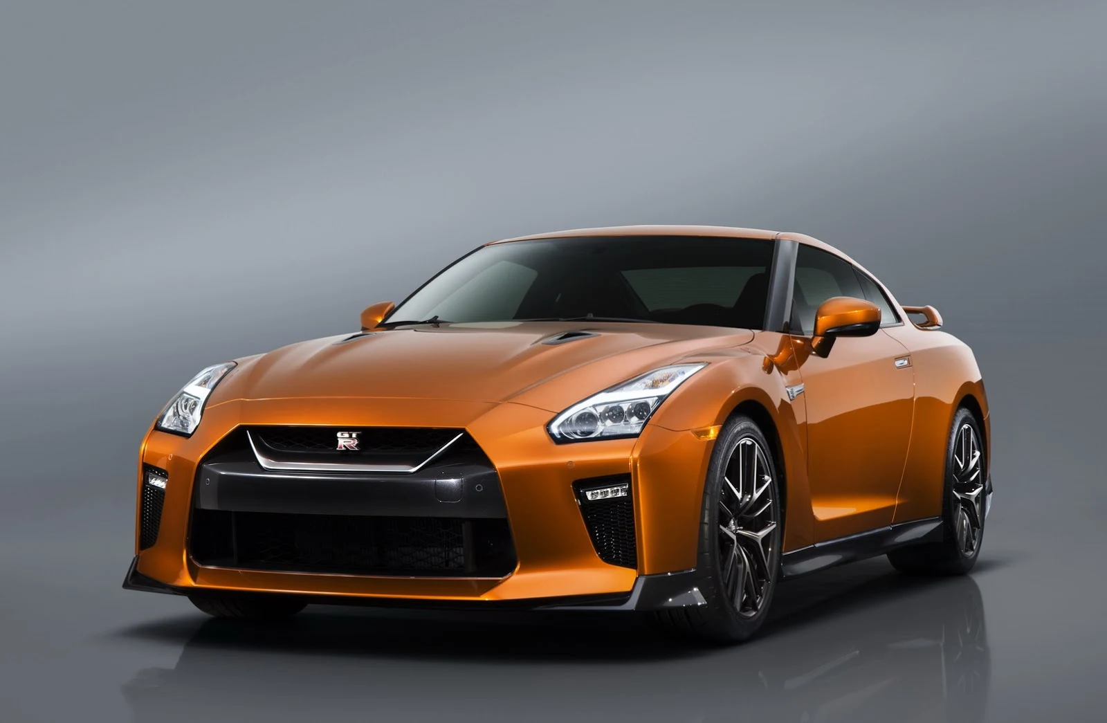 Đánh giá siêu xe Nissan GT-R 2017 - Chính thức trình làng