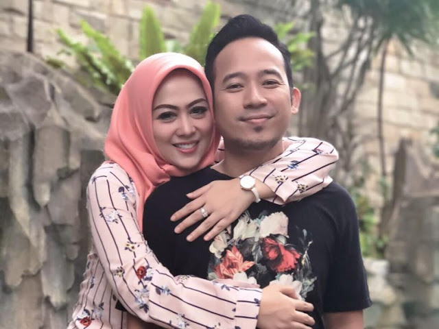 DENNY CAGUR SELALU MEMBERI KEKUATAN UNTUK ISTRI TERCINTA