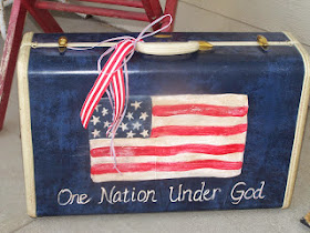 Reclaimed Wood Flag http://bec4-beyondthepicketfence.blogspot.com/2014/06/reclaimed-wood-flag.html