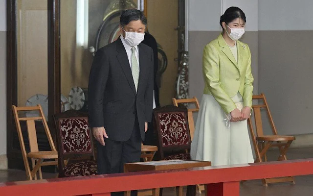 Princess Aiko wore a green silk and satin jacket, and a light green wool midi dress at Imperial Palace