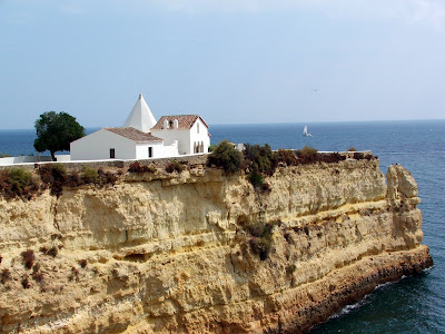 Promontório e Ermida da Senhora da Rocha, junto a Armação de Pêra, &copy, António Baeta Oliveira