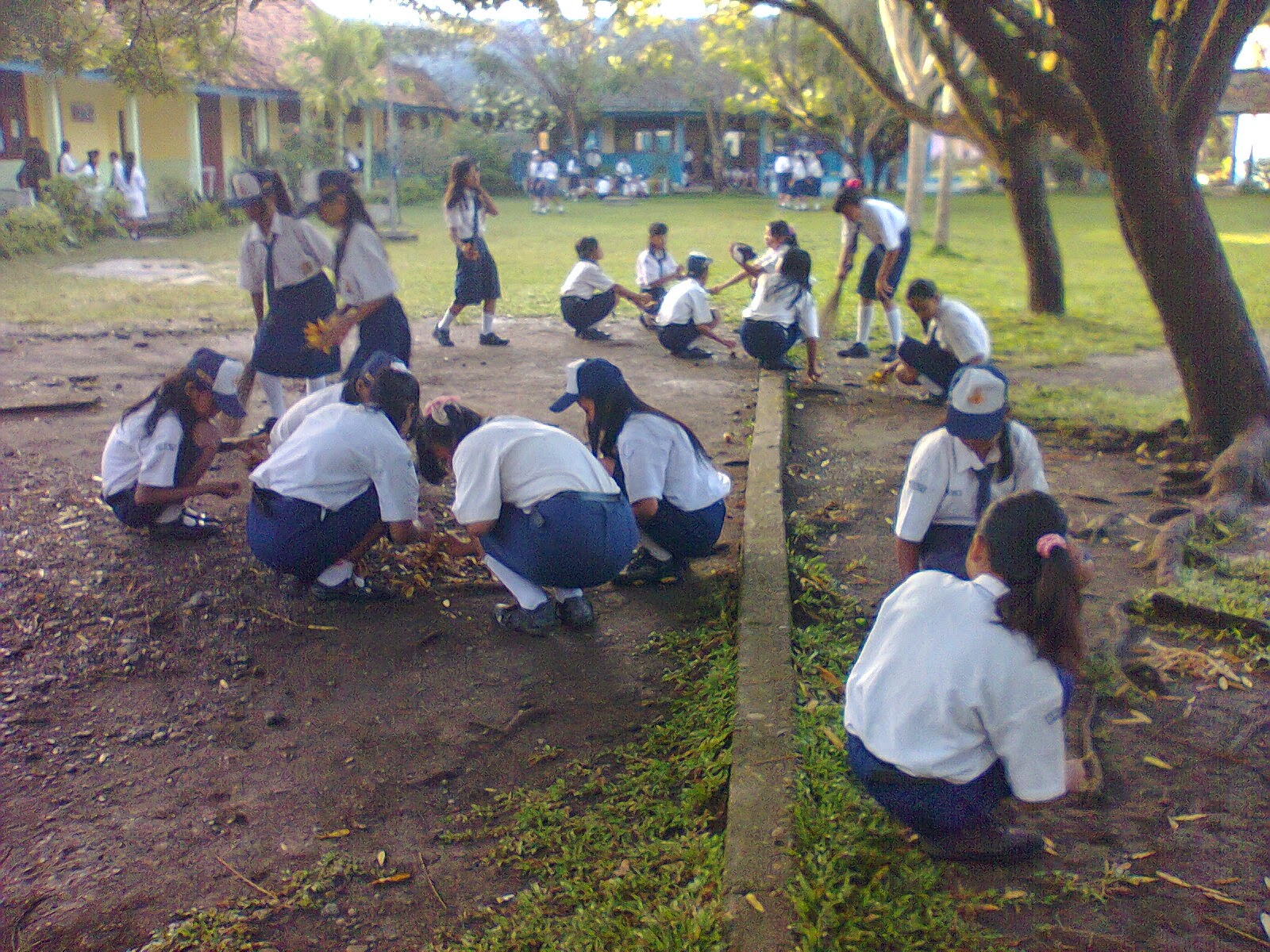 Pentingnya Menjaga Kebersihan Sekolah