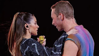 Tini Stoessel junto a Chris Martin en el show de Coldplay