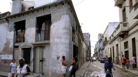 Um giro por Havana: O cenário é de uma cidade destruída por um terremoto e com uma população à espera de socorro