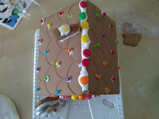 decorated gingerbread house, Christmas crafts, crafts for children, Christmas crafts for children, candy house