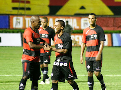 Foto: Jackson comemora o gol contra o Poções - 28/01/09