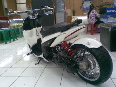 modif vario techno dg peleg yss,  vario modifikasi simple,  harga body bawah vario,  modifikasi vario 125 pgm-fi,  vario cbs modif, vario modifikasi,  vario modif,  hasil modifikasi ban motor vario,  efek benturan lubang pada vario, mio soul gt vs vario 125, 