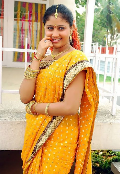 heroine amrutha valli saree hot images